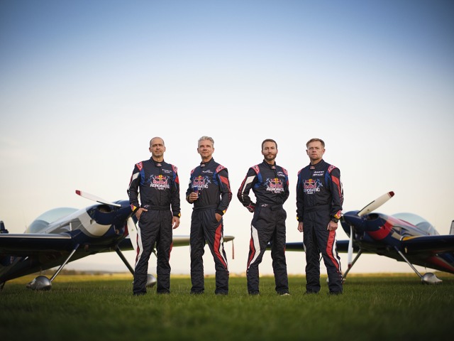 redbullaerobaticsteam_zdroj_red_bull_cz_dan_vojtěch_2.jpg