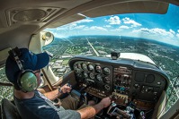Ideální situace v kokpitu. Pokud ale vznikne problém, je třeba ho řešit. Ilustrační foto: Keyword-suggestions.com 7811765360_e51f479602_z.jpg