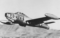 F-84E Thunderjet. Foto: USAF f-84e_of_9th_fighter-bomber_squadron_in_korea.jpg